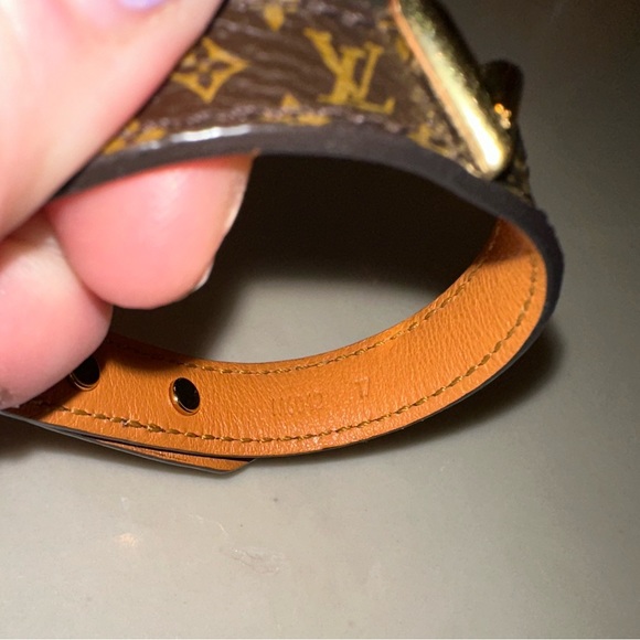 Authentic Louis Vuitton Essential V Bracelet - Picture 6 of 6